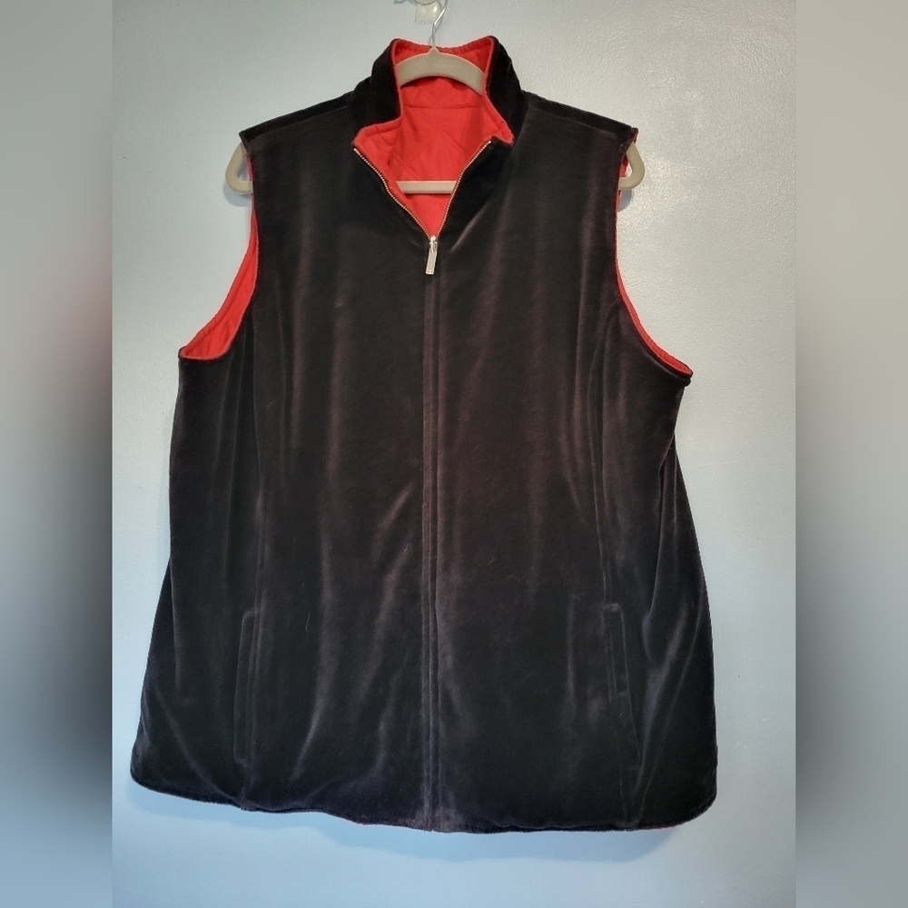 Jones New York Unisex Reversible Quilted Velour Vest Black/Red Size Large?